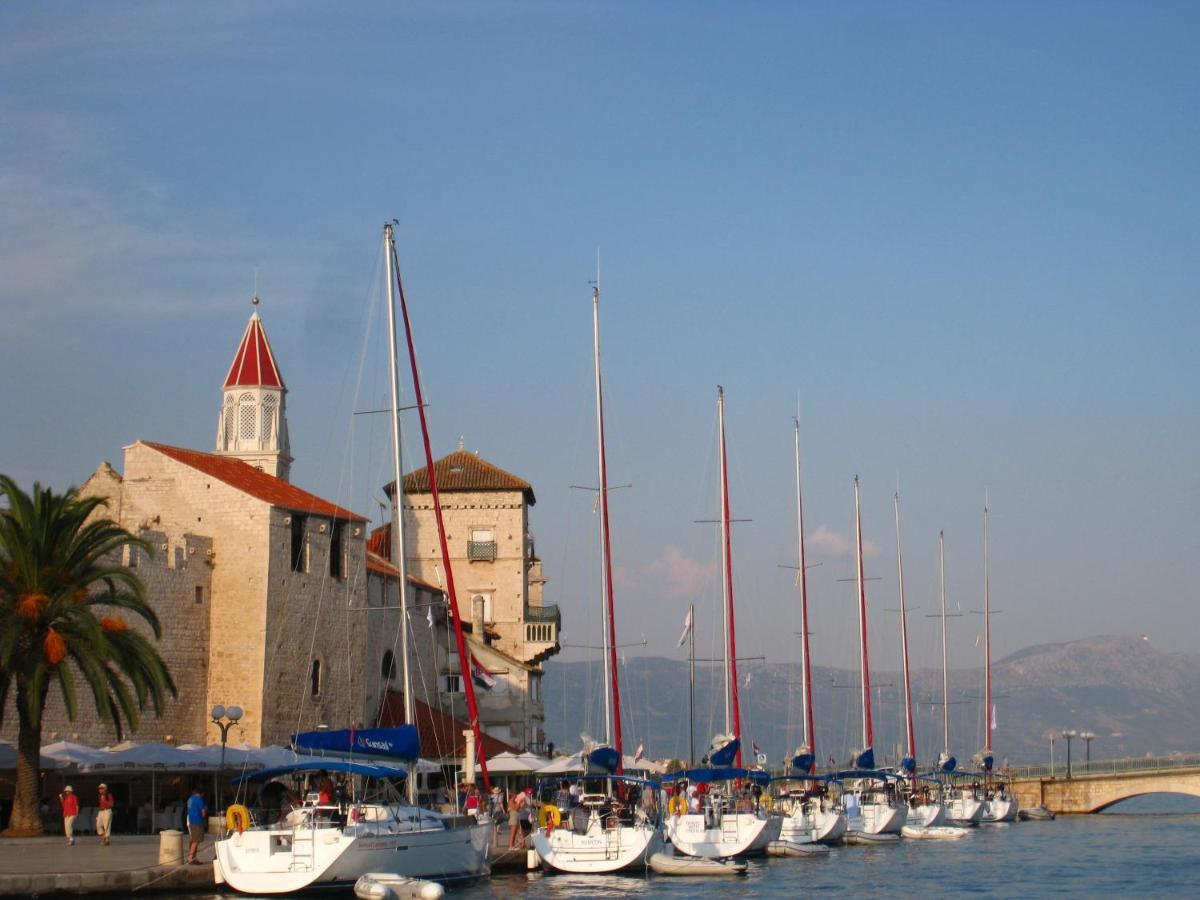 Apartment Yellow House Trogir