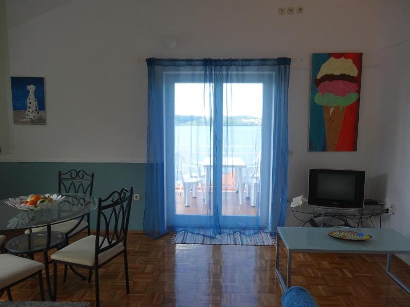 Apartment Yellow House *